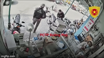 Video: Cận cảnh màn trộm điện thoại nhanh "như cơn gió" ở TP HCM