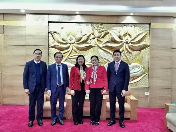 truong ban dan van trung uong bui thi minh hoai tham chuc tet vufo