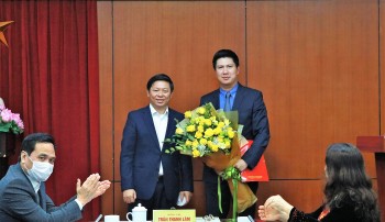 ban tuyen giao trung uong bo nhiem vu truong vu thong tin doi ngoai va hop tac quoc te moi