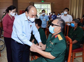 bo ld tbxh de xuat 2 muc qua tang nguoi co cong dip tet nham dan