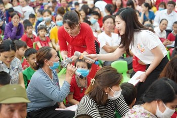 1 triệu EUR hỗ trợ cha mẹ học kỹ năng nuôi dạy con cái