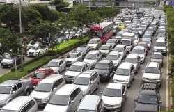 tphcm lai de xuat thu phi o to vao noi thanh