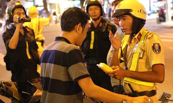 Né kiểm tra nồng độ cồn, tài xế bị phạt mức cao nhất