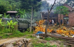 xe tai cho bia mat lai lao vao nha dan khien 2 nguoi tu vong
