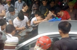 quang ninh bo bo quen con tren xe o to