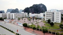 quang ninh xac minh vu nu sinh truong chuyen ha long bi rach mat trong nha ve sinh