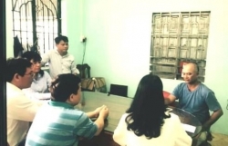 vu be trai 13 tuoi gay xuong bi mo ruot thua benh vien ho tro 320 trieu dong gia dinh rut don khieu nai