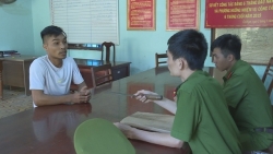 chem lia canh tay can bo y te xa vi nghi du do vo minh vao nha nghi