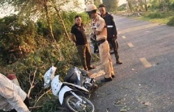 nu sinh tu vong do bi cay cua do de trung khi dang luu thong
