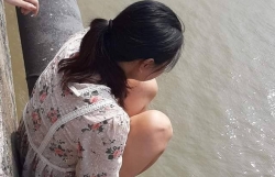 CSGT kịp thời ngăn người phụ nữ định ôm con tự tử trên cầu Chương Dương