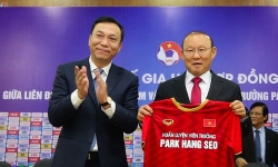"Người bí ẩn" đằng sau hợp đồng lịch sử của HLV Park Hang Seo với bóng đá Việt