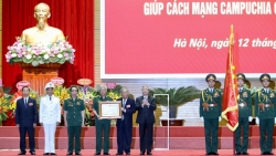 luc luong chuyen gia viet nam giup campuchia don nhan huan chuong sao vang