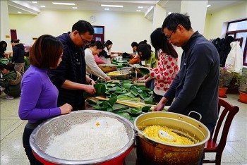 dam am khong khi don tet nguyen dan co truyen cua nguoi viet tai trung quoc