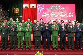 Thủ tướng Phạm Minh Chính: ‘Đi từng ngõ, gõ từng nhà, rà từng người để không ai thiếu Tết’