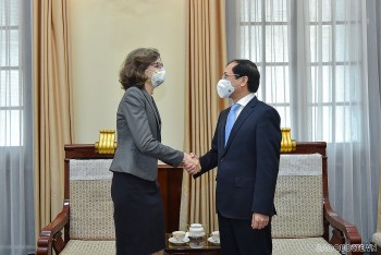 dai su canada deborah paul luon ung ho va vun dap tinh huu nghi giua hai dat nuoc