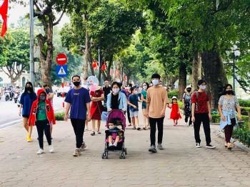 ha noi mo lai pho di bo ho guom tu ngay 183