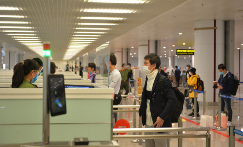 lao dong viet nam tai han khong the ve nuoc dung han do covid 19 can luu y 3 loai giay to