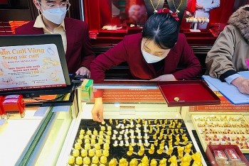 ngay 183 gia vang trong nuoc va the gioi lay lai da tang