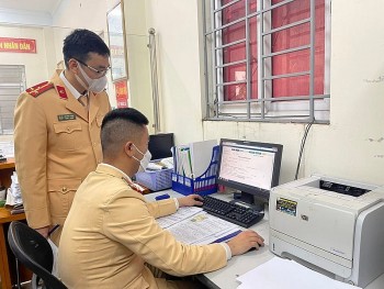 tu 215 nguoi dan co the den cong an phuong xa dang ky xe may