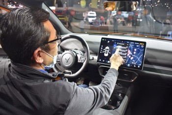 vinfast gay sot khi lan dau phu song tai trien lam o to quoc te new york 2022