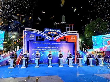 viet nam lan toa van hoa doc