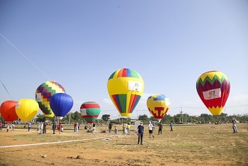Kon Tum triển khai khinh khí cầu cỡ lớn chào đón du khách