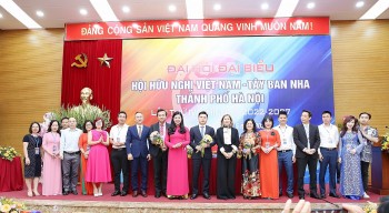 hop tac viet nam tay ban nha ngay cang sau rong