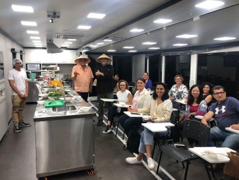 dau bep brazil hoc cach che bien pho ga viet nam