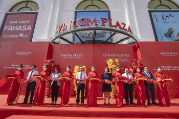 vincom dong loat khai truong 2 trung tam thuong mai moi tai tien giang va bac lieu