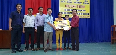 Phuc Khang Corporation mang "tấm lòng vàng" đến với người dân, học sinh nghèo tại tỉnh Quảng Nam
