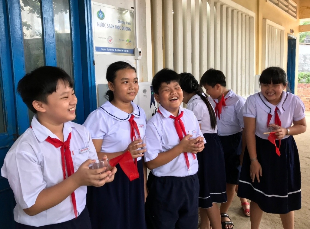 them nhieu nguon nuoc sach hoc duong den voi tre em vung kho khan
