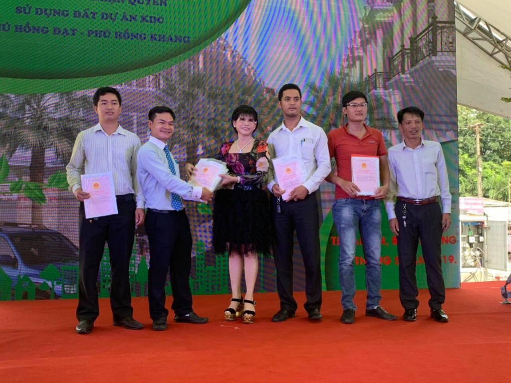 Sau 8 tháng thi công, dự án Phú Hồng Khang và Phú Hồng Đạt đã bàn giao sổ hồng