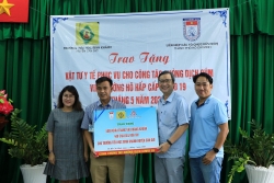 HUFO trao tặng vật tư y tế cho học sinh phòng, chống dịch bệnh Covid-19