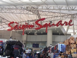 Thu giữ hàng nghìn sản phẩm giả mạo các thương hiệu nổi tiếng tại Sài Gòn Square, chợ Bến Thành