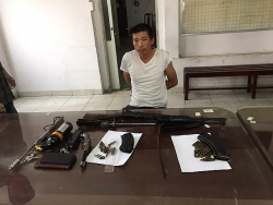 Mang súng K56 và 29 viên đạn nhặt được đem bán, thanh niên bị công an bắt