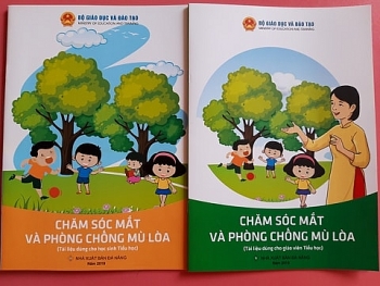 quy fred hollows tai tro cho hai duong gan 96000 cuon tai lieu cham soc mat cho cac truong hoc
