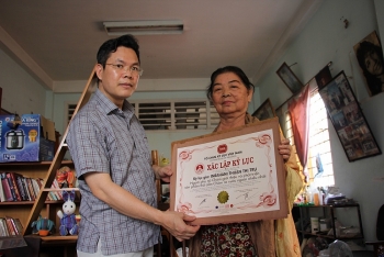 nguoi phu nu cham mang tho cam viet nam ra the gioi