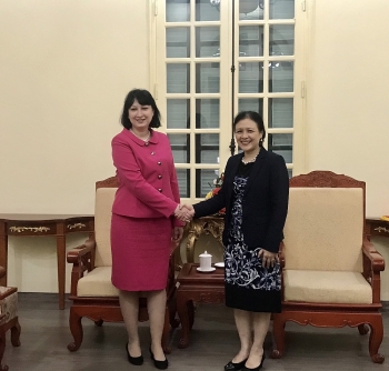 dai su cristina romila uu tien hang dau trong nhiem ky la phat trien moi quan he nhan dan viet nam va rumani