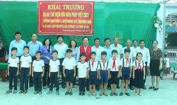 hoi huu nghi viet phap van dong hon 80 trieu dong ho tro phong doc sach o vinh long