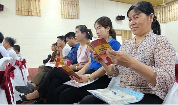 dua thong tin bau cu den voi dong bao vung dan toc thieu so va mien nui