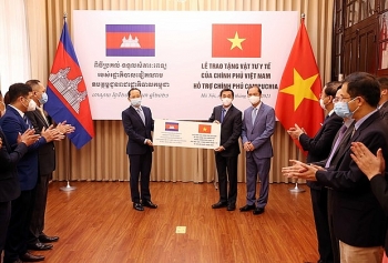 chinh phu va nhan dan viet nam ho tro vat tu y te dot 3 cho campuchia chong dich