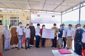 Liên hiệp Hữu nghị tỉnh Thừa Thiên - Huế hỗ trợ vật tư y tế giúp tỉnh Sê Kông và Salavan (Lào) phòng, chống Covid-19