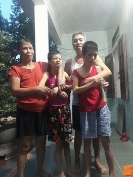 hanh phuc gian don la duoc ben cac con lau hon