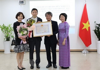 Tặng huân chương hữu nghị cho cựu Đại sứ Hàn Quốc tại Việt Nam Lee Huyk