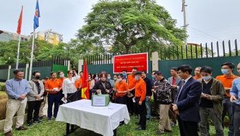 cong dong nguoi viet tai mozambique quyen gop ung ho quy vaccine phong chong covid 19
