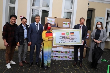 hoi tu thien sen vang berlin giup do nuoc so tai huong ve que huong trong mua dich