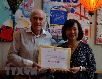 Người Việt và doanh nghiệp tại Thụy Sĩ đóng góp cho Quỹ vaccine phòng chống COVID-19