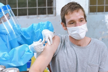 binh dang trong tiem chung tphcm tiem vaccine ngua covid 19 cho hang chuc nghin nguoi nuoc ngoai