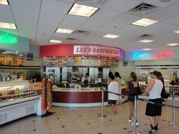 lees sandwiches chung tay dong gop nguon luc ho tro thanh pho ho chi minh vuot qua dai dich