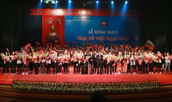 chung tay vi que huong dat nuoc chu de chinh trong toa dam cua thanh nien sinh vien viet nam o nuoc ngoai
